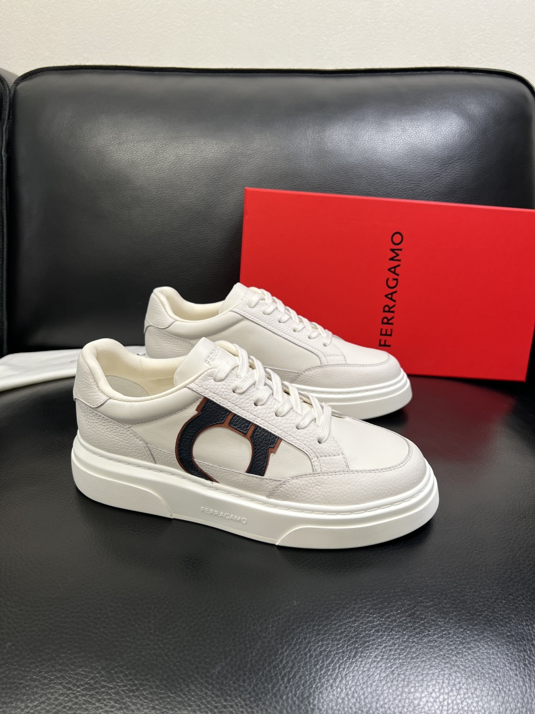 Ferragamo 高品质 顶级工艺品 菲拉格慕 专柜同步发售原厂配置，意大利进口原版牛皮，进口水染牛里