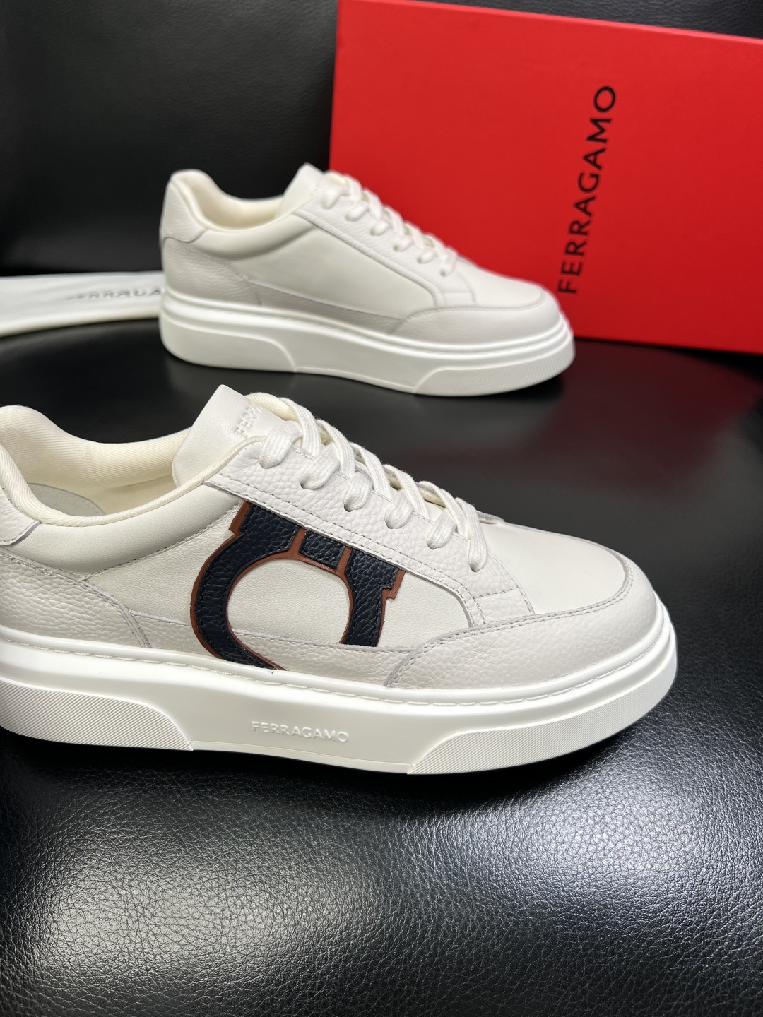 Ferragamo 高品质 顶级工艺品 菲拉格慕 专柜同步发售原厂配置，意大利进口原版牛皮，进口水染牛里