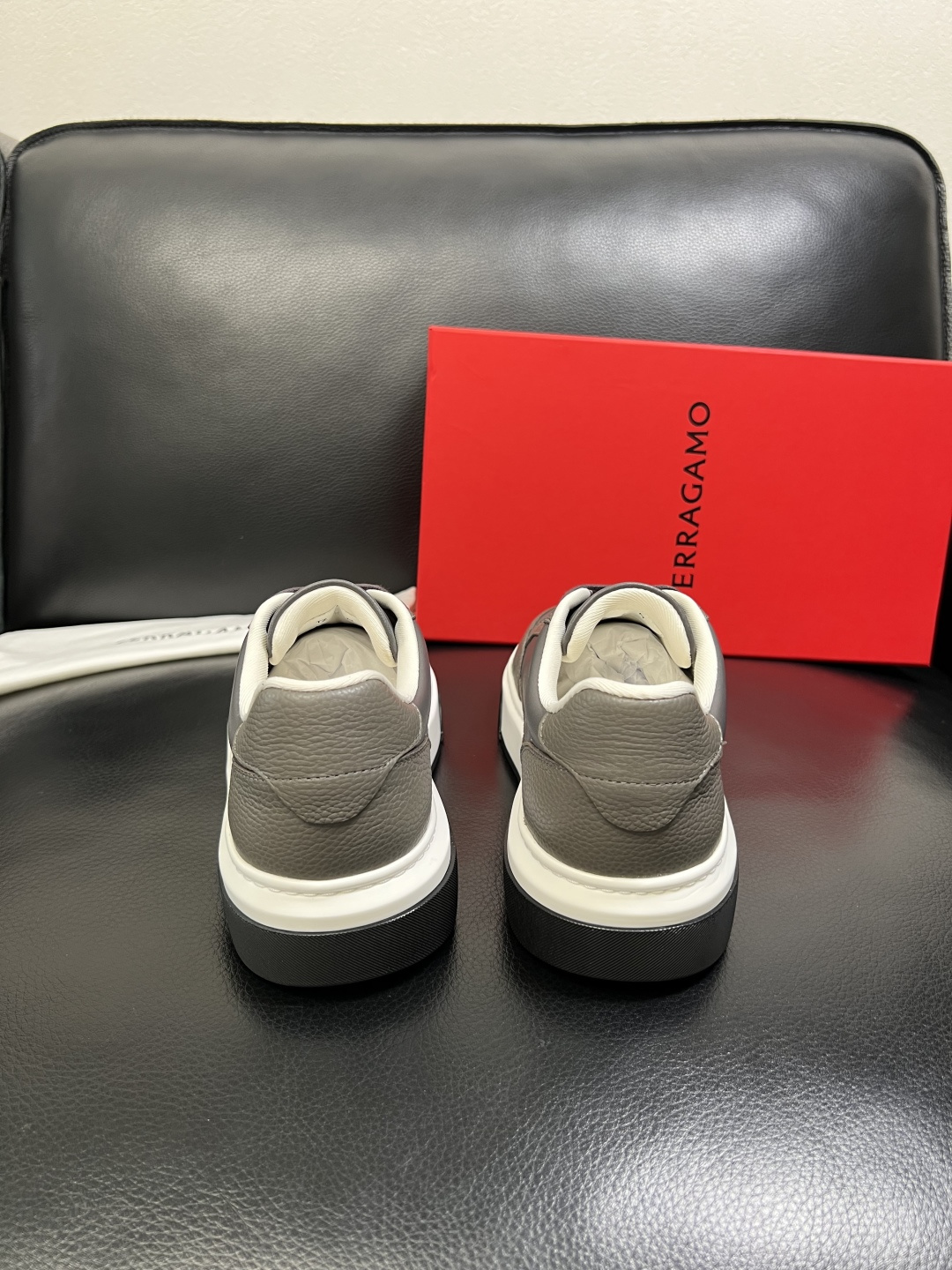 Ferragamo 高品质 顶级工艺品 菲拉格慕 专柜同步发售原厂配置，意大利进口原版牛皮，进口水染牛里