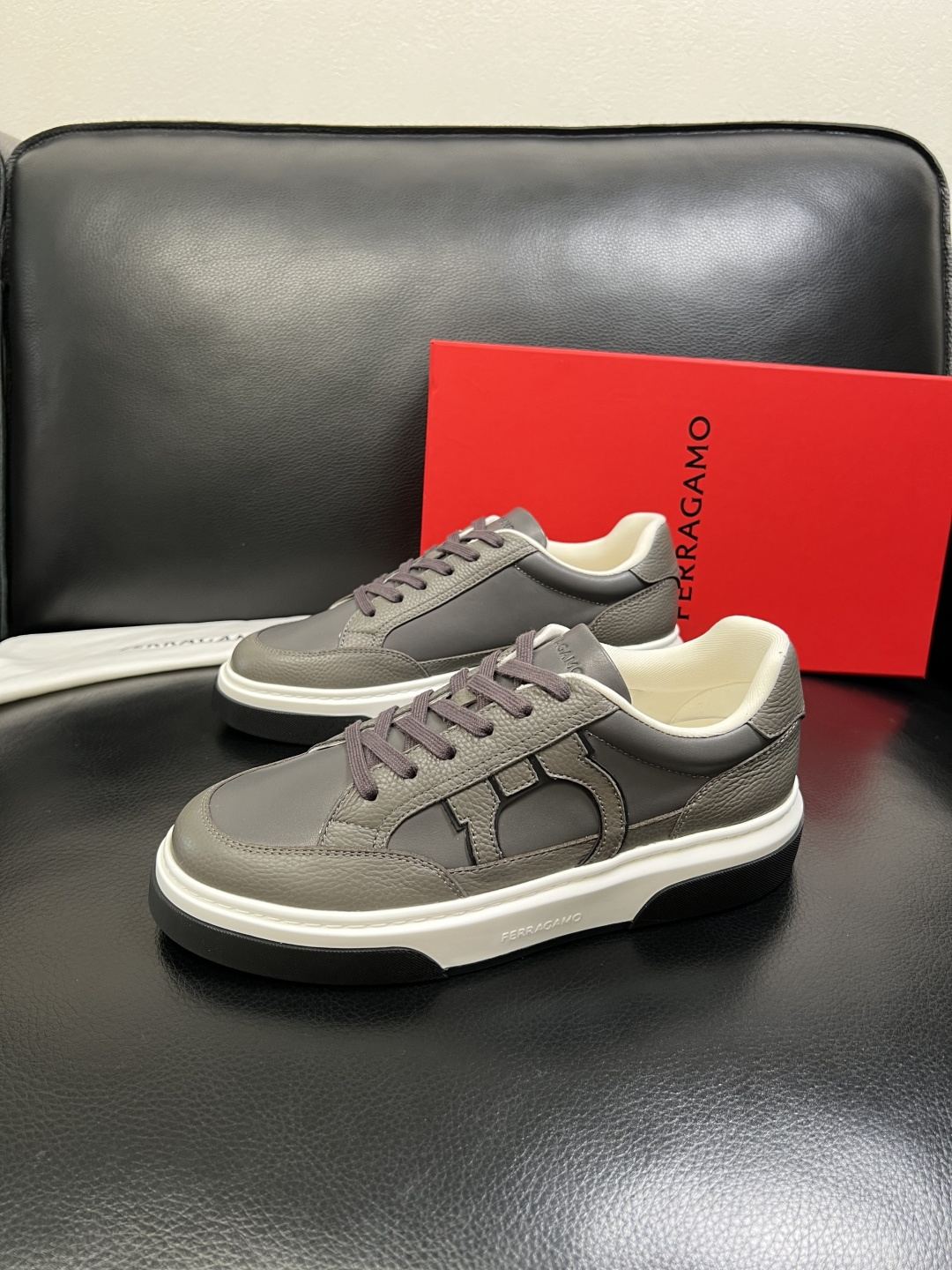 Ferragamo 高品质 顶级工艺品 菲拉格慕 专柜同步发售原厂配置，意大利进口原版牛皮，进口水染牛里