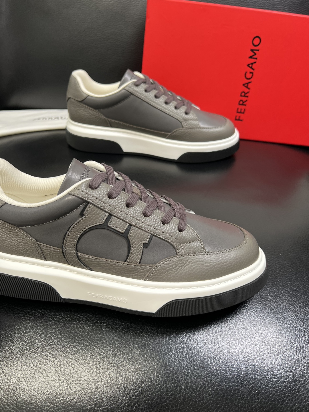 Ferragamo 高品质 顶级工艺品 菲拉格慕 专柜同步发售原厂配置，意大利进口原版牛皮，进口水染牛里