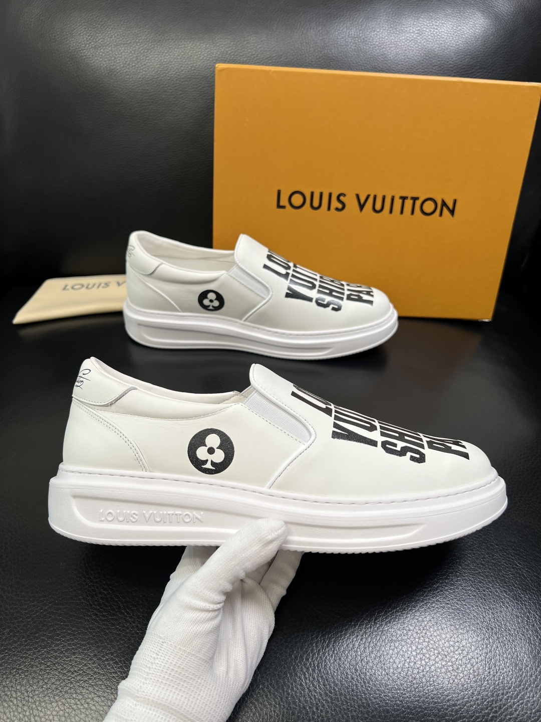 Lv 高品质 顶级工艺品 路易威登，运动板鞋专柜同步，鞋面意大利进口，高品质拼接缤纷色彩复杂工艺品，进口