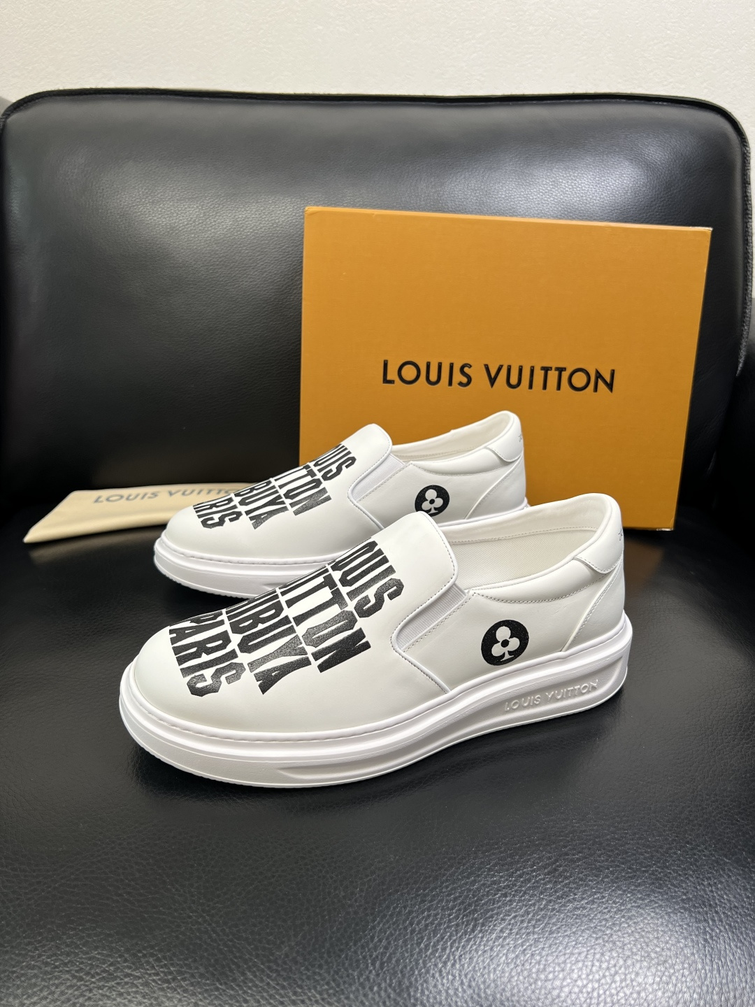 Lv 高品质 顶级工艺品 路易威登，运动板鞋专柜同步，鞋面意大利进口，高品质拼接缤纷色彩复杂工艺品，进口