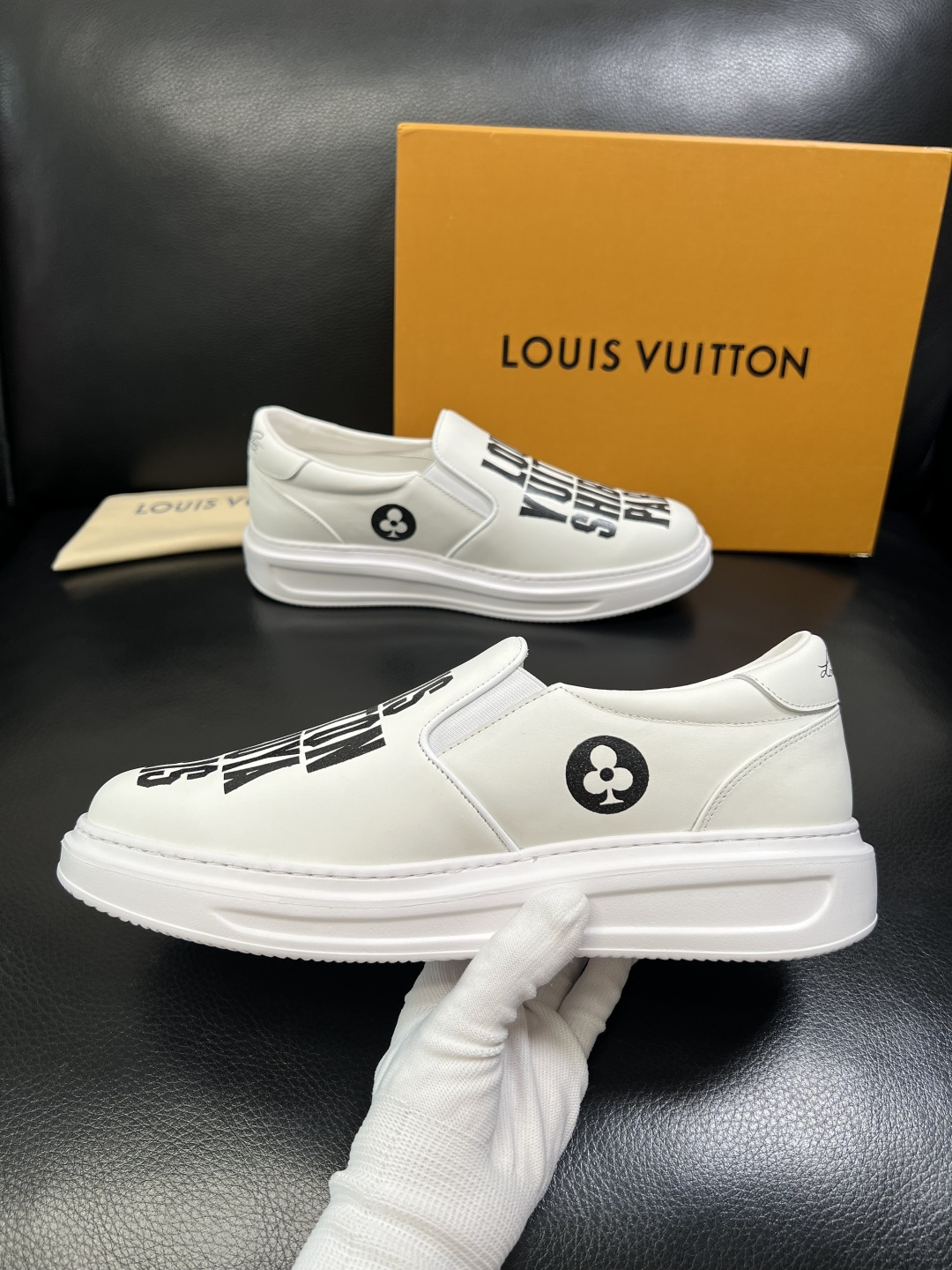 Lv 高品质 顶级工艺品 路易威登，运动板鞋专柜同步，鞋面意大利进口，高品质拼接缤纷色彩复杂工艺品，进口