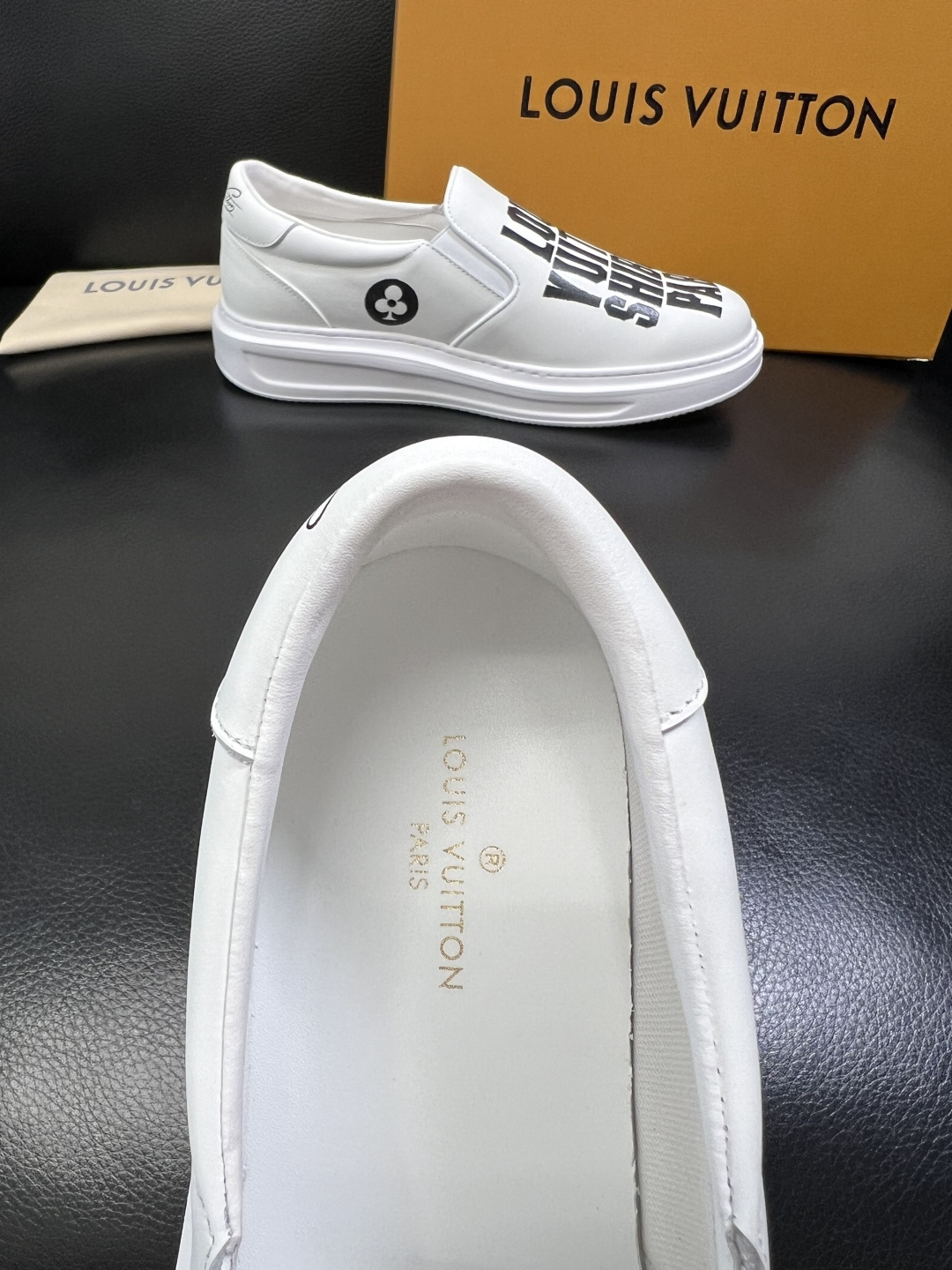 Lv 高品质 顶级工艺品 路易威登，运动板鞋专柜同步，鞋面意大利进口，高品质拼接缤纷色彩复杂工艺品，进口