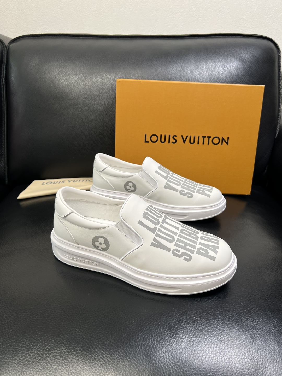 Lv 高品质 顶级工艺品 路易威登，运动板鞋专柜同步，鞋面意大利进口，高品质拼接缤纷色彩复杂工艺品，进口