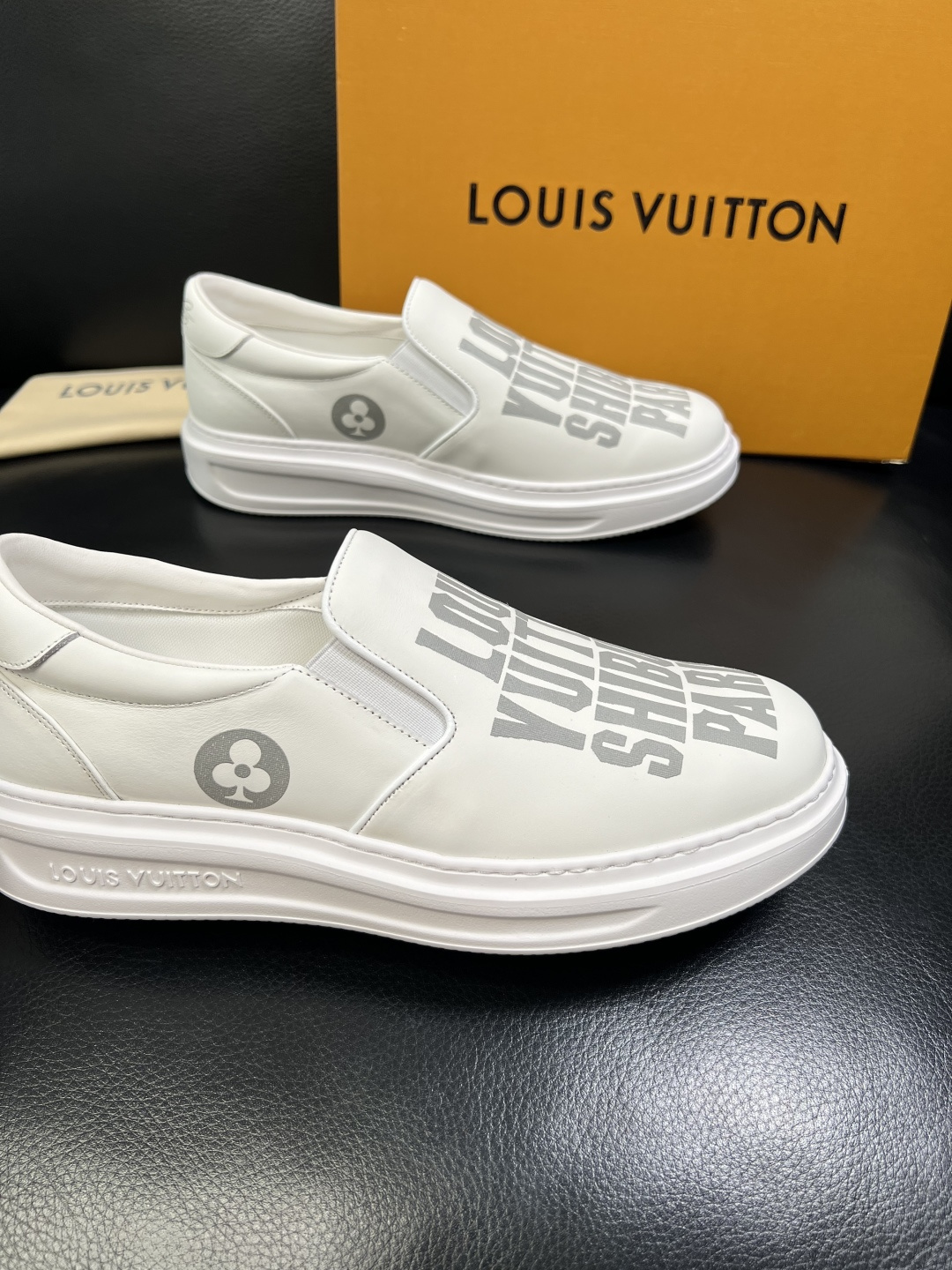 Lv 高品质 顶级工艺品 路易威登，运动板鞋专柜同步，鞋面意大利进口，高品质拼接缤纷色彩复杂工艺品，进口