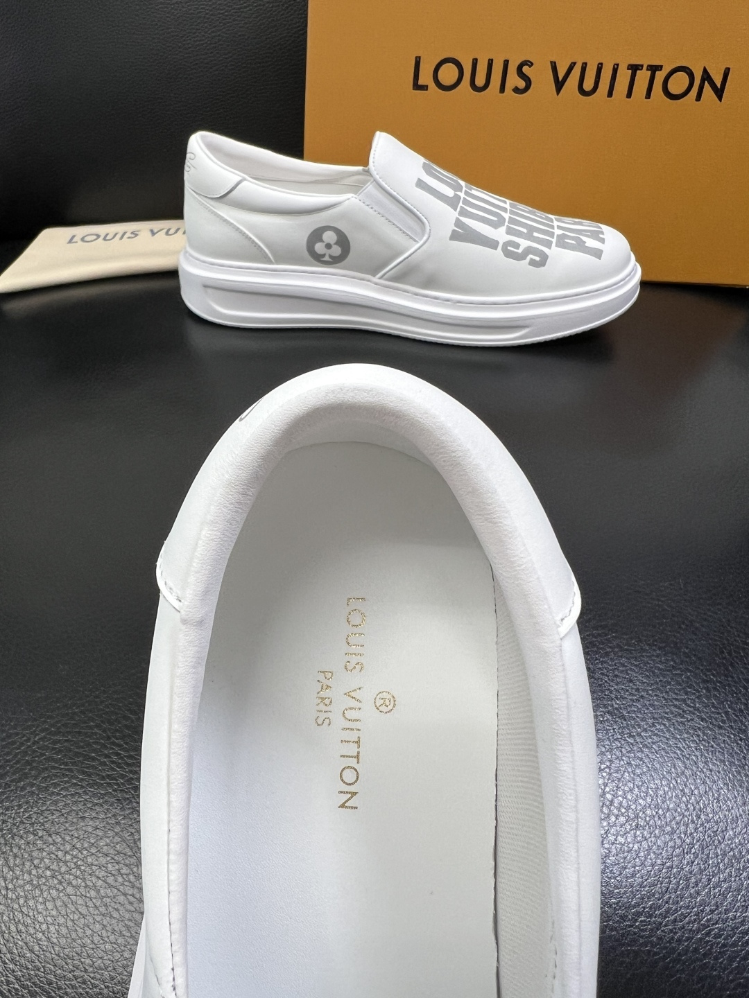 Lv 高品质 顶级工艺品 路易威登，运动板鞋专柜同步，鞋面意大利进口，高品质拼接缤纷色彩复杂工艺品，进口