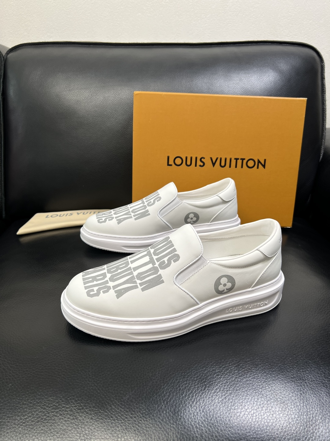 Lv 高品质 顶级工艺品 路易威登，运动板鞋专柜同步，鞋面意大利进口，高品质拼接缤纷色彩复杂工艺品，进口