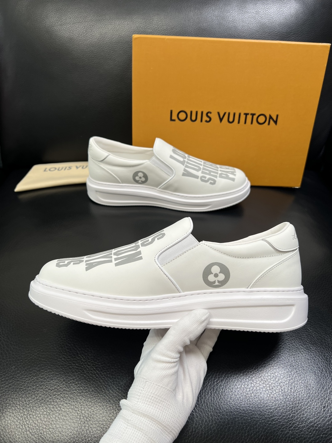 Lv 高品质 顶级工艺品 路易威登，运动板鞋专柜同步，鞋面意大利进口，高品质拼接缤纷色彩复杂工艺品，进口