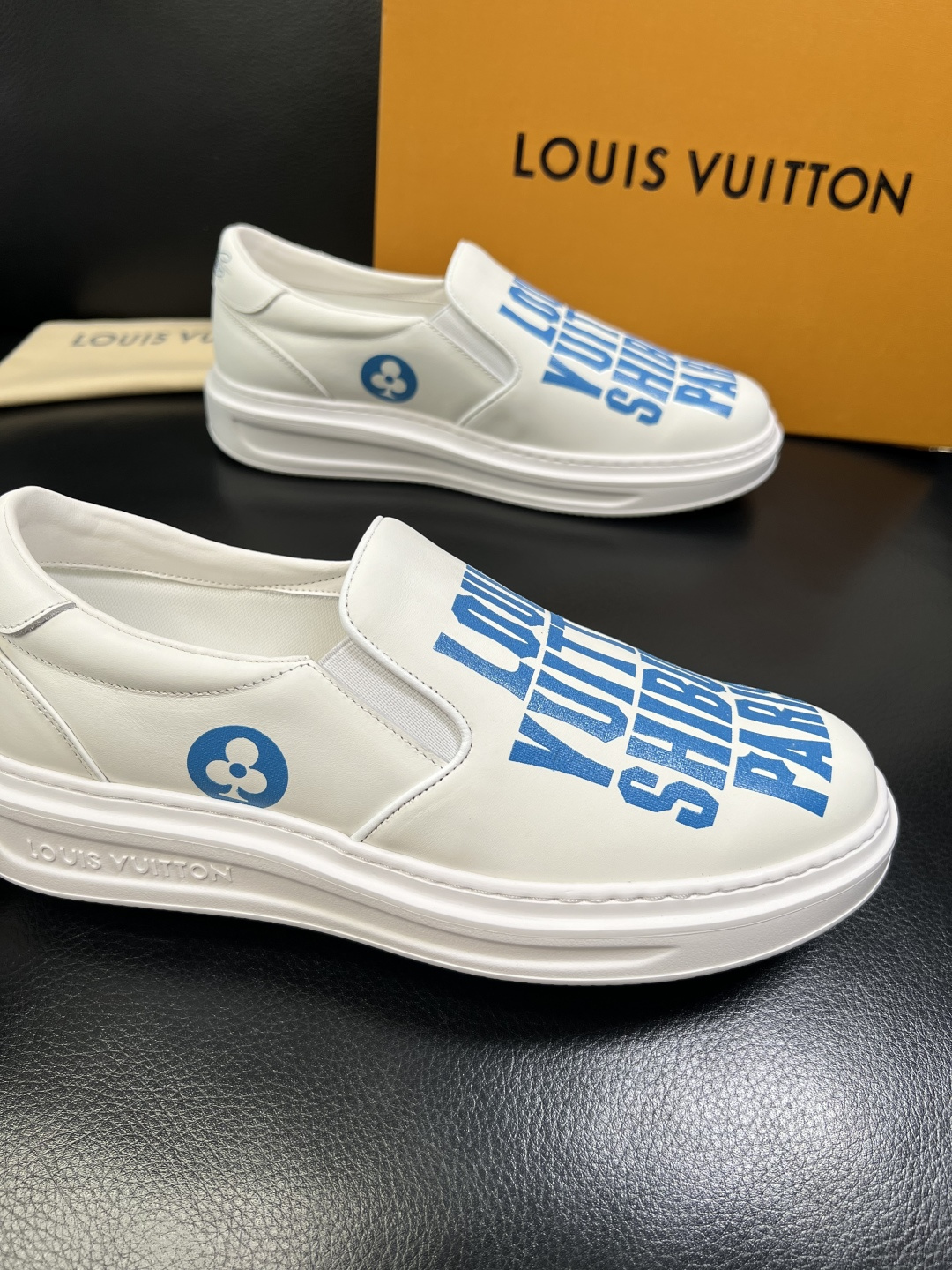 Lv 高品质 顶级工艺品 路易威登，运动板鞋专柜同步，鞋面意大利进口，高品质拼接缤纷色彩复杂工艺品，进口