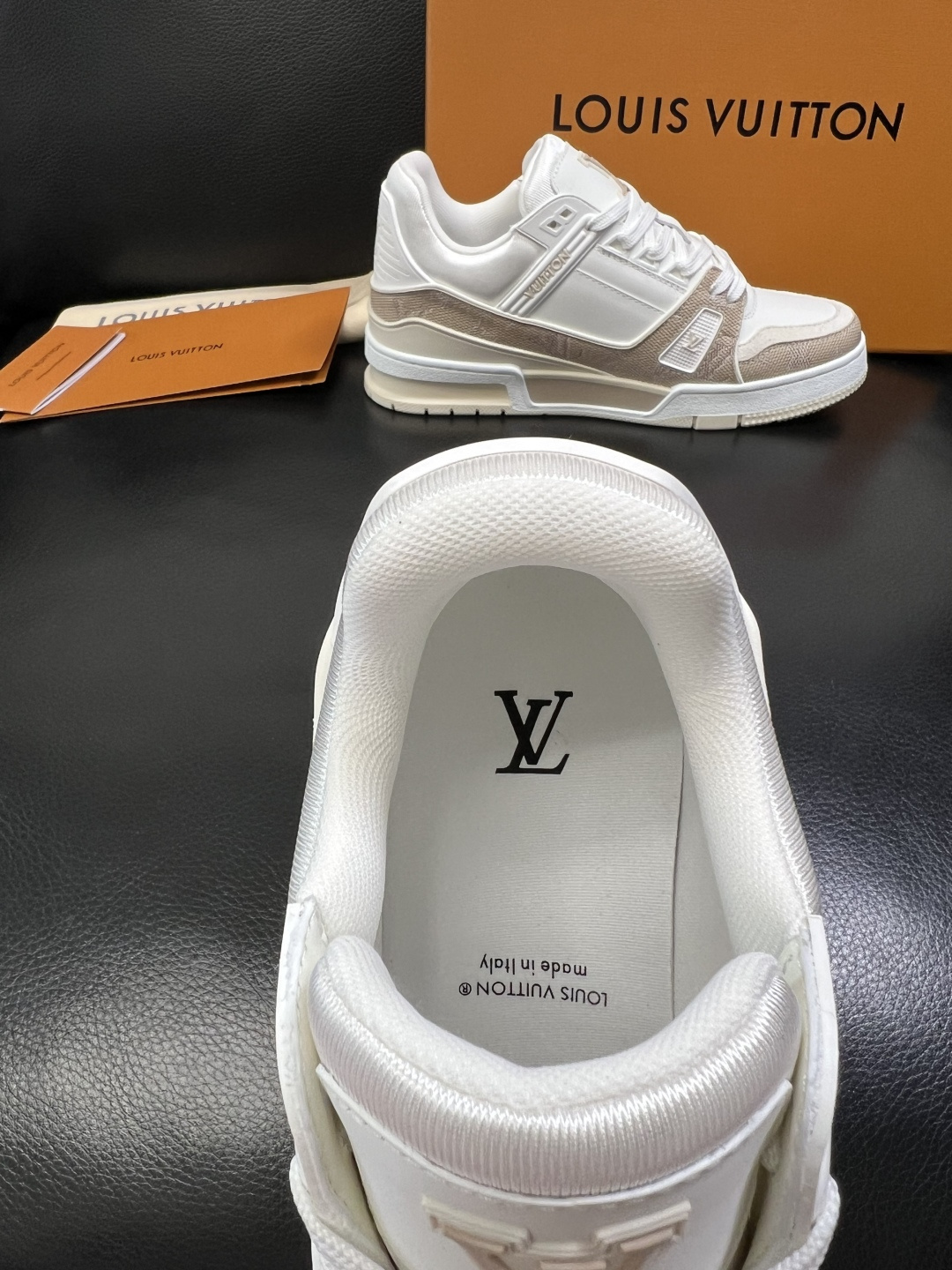 Lv 高品质 顶级工艺品 路易威登，运动板鞋专柜同步，鞋面意大利进口，高品质拼接缤纷色彩复杂工艺品，进口