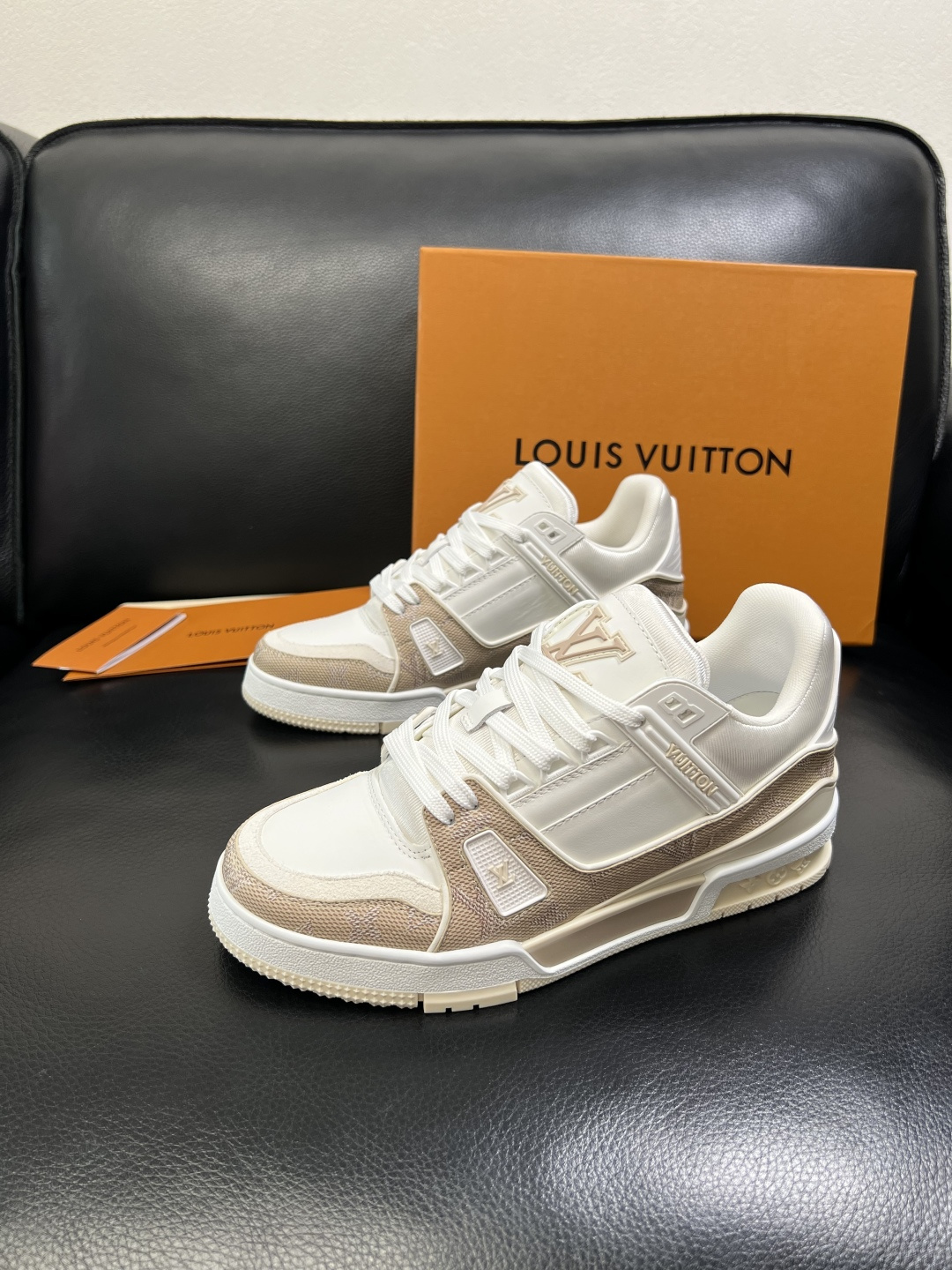 Lv 高品质 顶级工艺品 路易威登，运动板鞋专柜同步，鞋面意大利进口，高品质拼接缤纷色彩复杂工艺品，进口