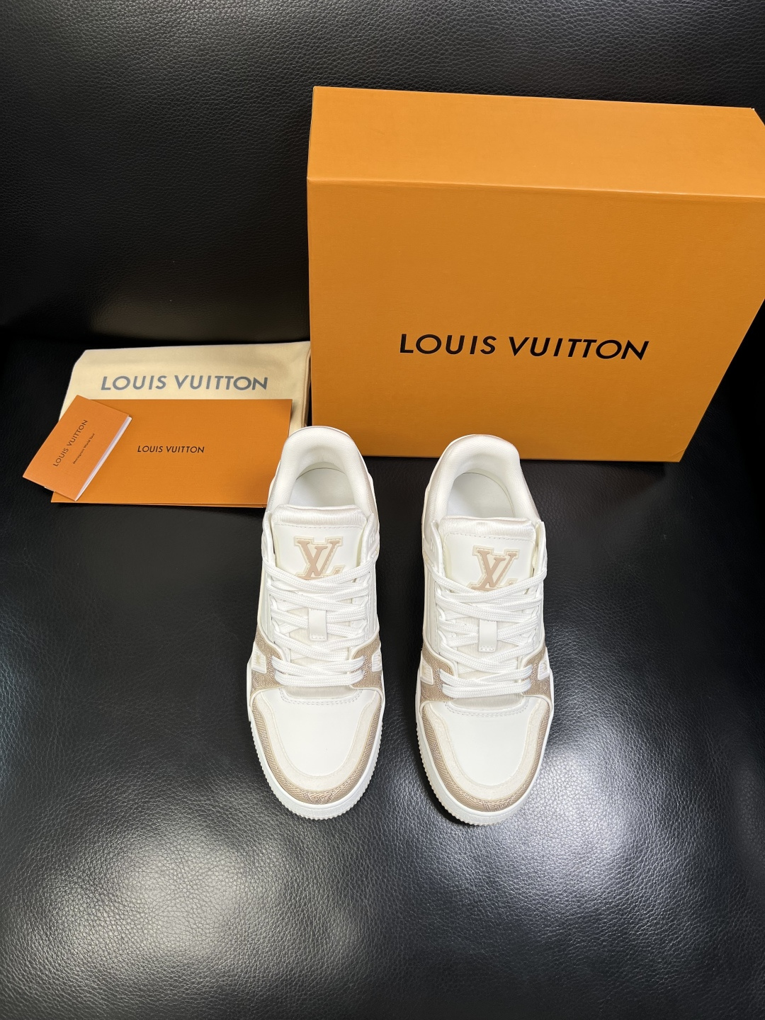 Lv 高品质 顶级工艺品 路易威登，运动板鞋专柜同步，鞋面意大利进口，高品质拼接缤纷色彩复杂工艺品，进口