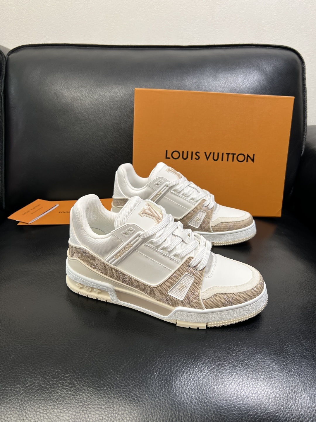 Lv 高品质 顶级工艺品 路易威登，运动板鞋专柜同步，鞋面意大利进口，高品质拼接缤纷色彩复杂工艺品，进口