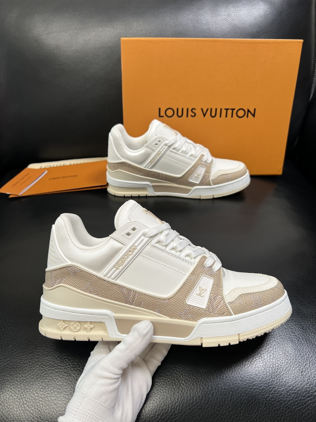 Lv 高品质 顶级工艺品 路易威登，运动板鞋专柜同步，鞋面意大利进口，高品质拼接缤纷色彩复杂工艺品，进口