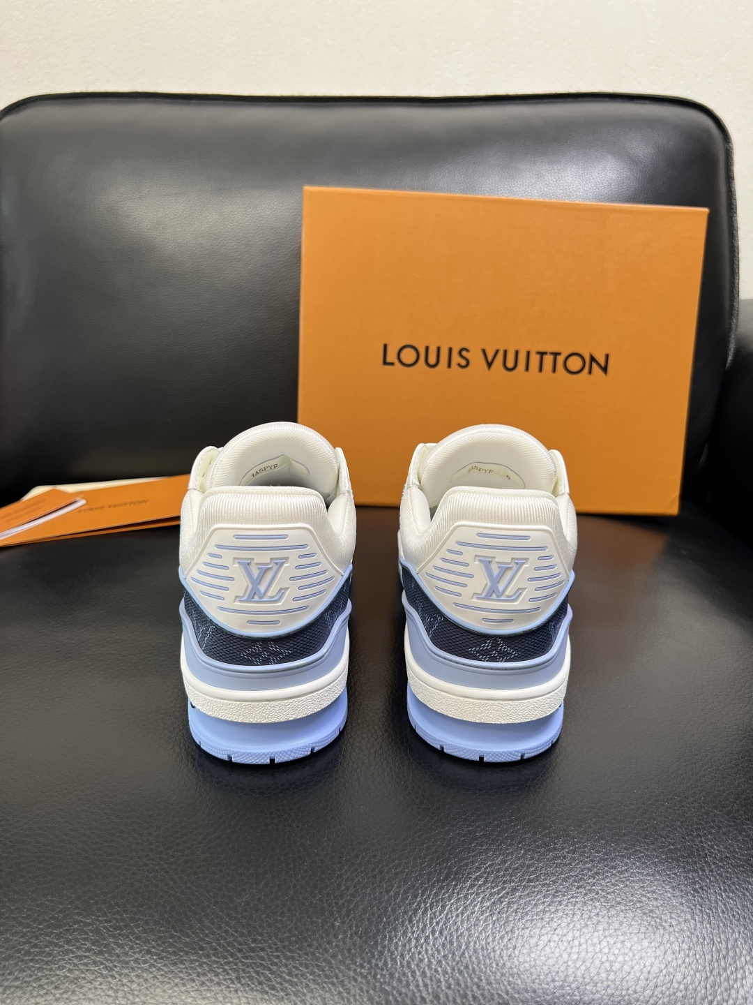 Lv 高品质 顶级工艺品 路易威登，运动板鞋专柜同步，鞋面意大利进口，高品质拼接缤纷色彩复杂工艺品，进口