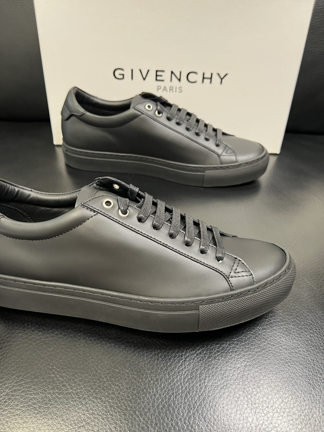 Givenchy 高品质 纪梵希 顶级工艺品 专柜新品同步，鞋面意大利进口牛皮拼布面料，进口水染牛皮内里
