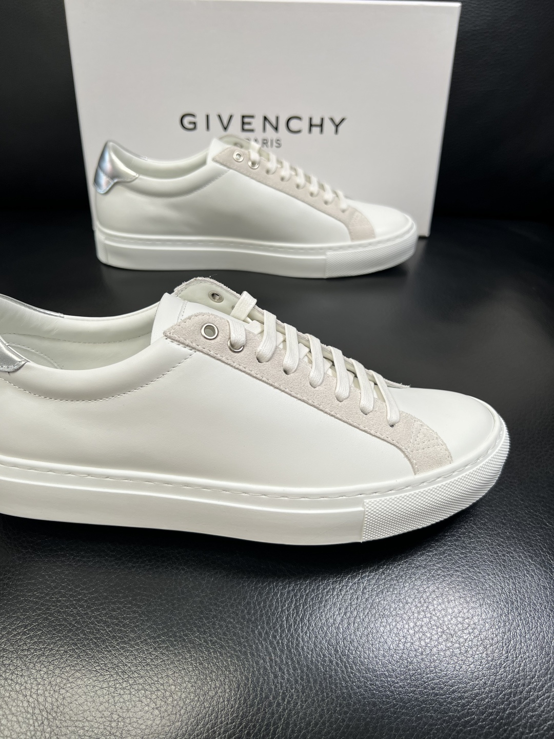 Givenchy 高品质 纪梵希 顶级工艺品 专柜新品同步，鞋面意大利进口牛皮拼布面料，进口水染牛皮内里