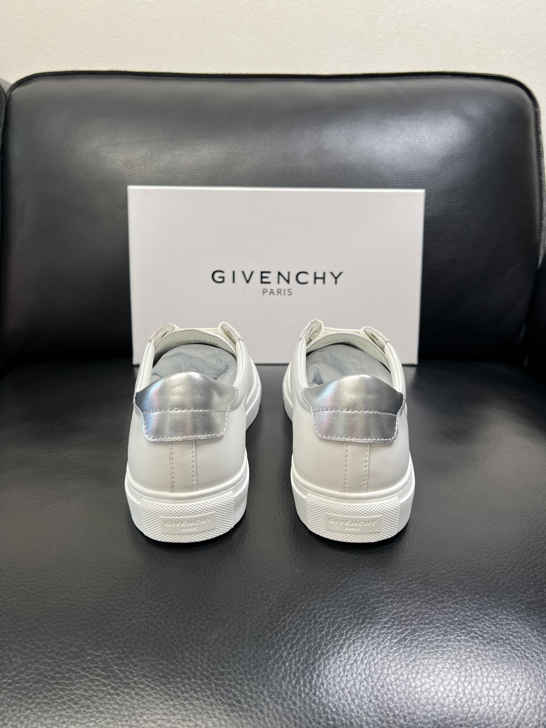 Givenchy 高品质 纪梵希 顶级工艺品 专柜新品同步，鞋面意大利进口牛皮拼布面料，进口水染牛皮内里