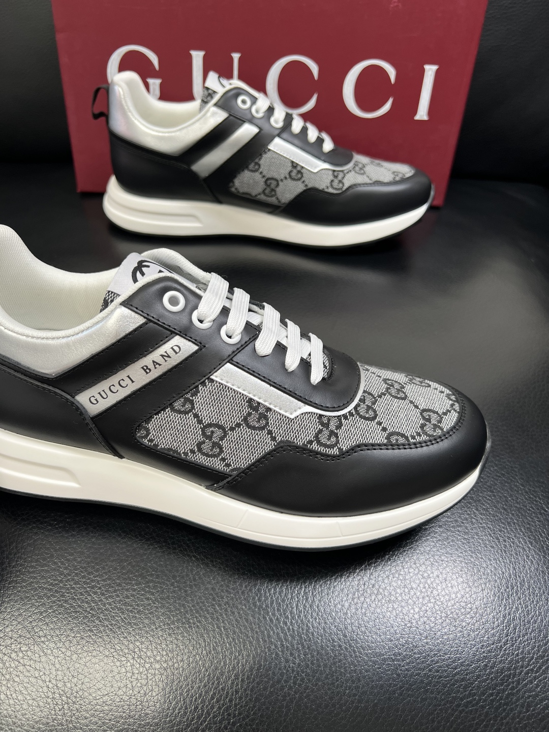 Gucci 高品质 顶级工艺品 古奇专柜新款，原厂配置意大利进口牛皮面料，进口牛皮内里垫，透气舒适，鞋底