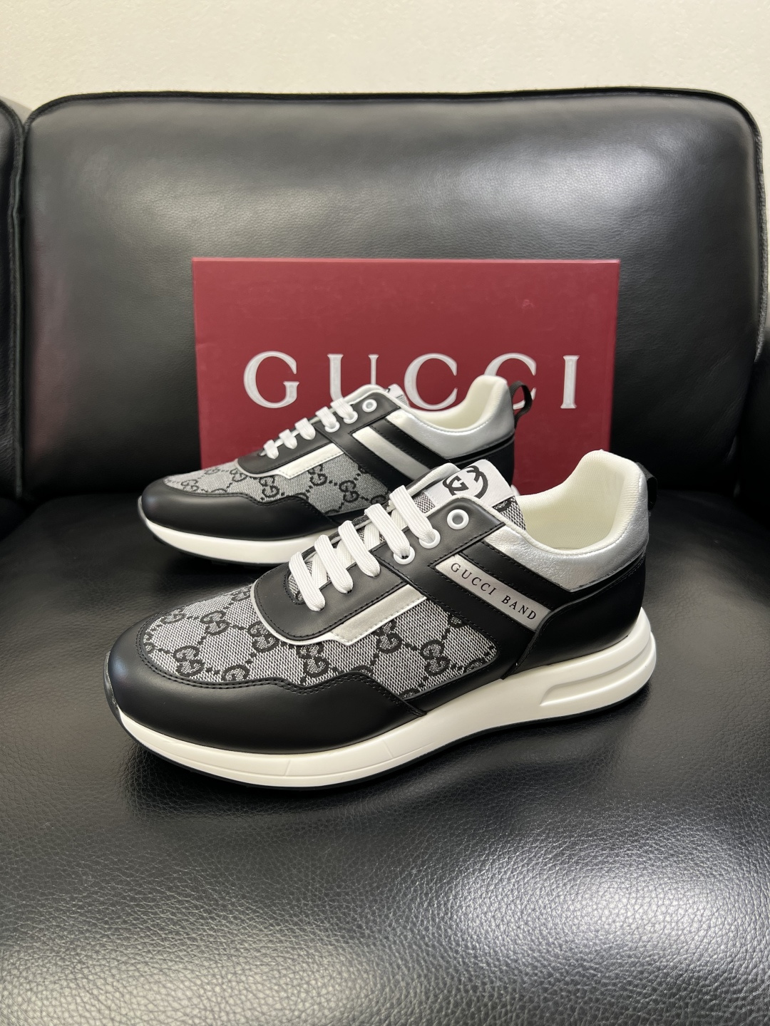 Gucci 高品质 顶级工艺品 古奇专柜新款，原厂配置意大利进口牛皮面料，进口牛皮内里垫，透气舒适，鞋底