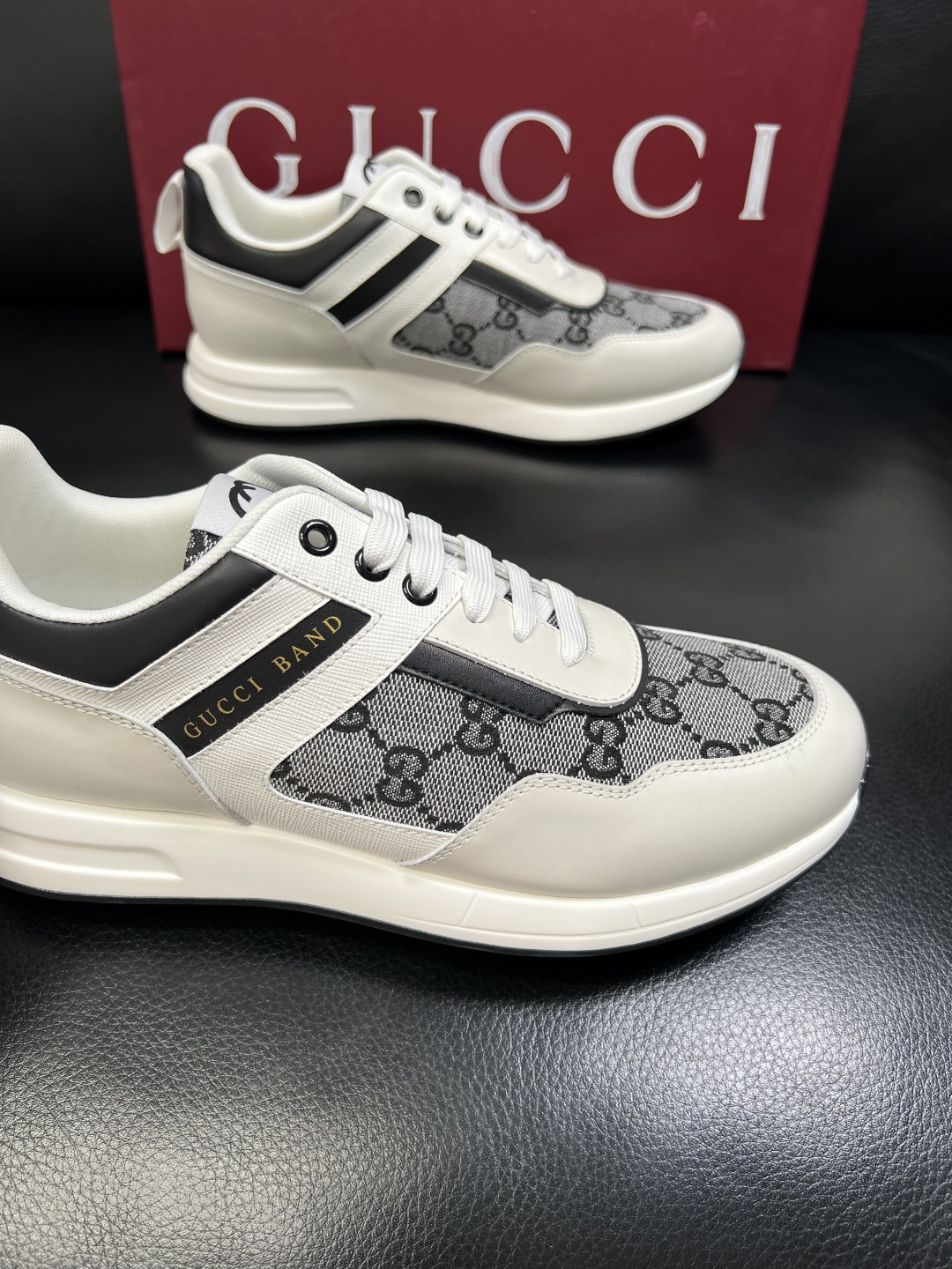 Gucci 高品质 顶级工艺品 古奇专柜新款，原厂配置意大利进口牛皮面料，进口牛皮内里垫，透气舒适，鞋底