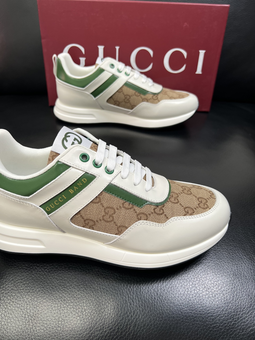 Gucci 高品质 顶级工艺品 古奇专柜新款，原厂配置意大利进口牛皮面料，进口牛皮内里垫，透气舒适，鞋底