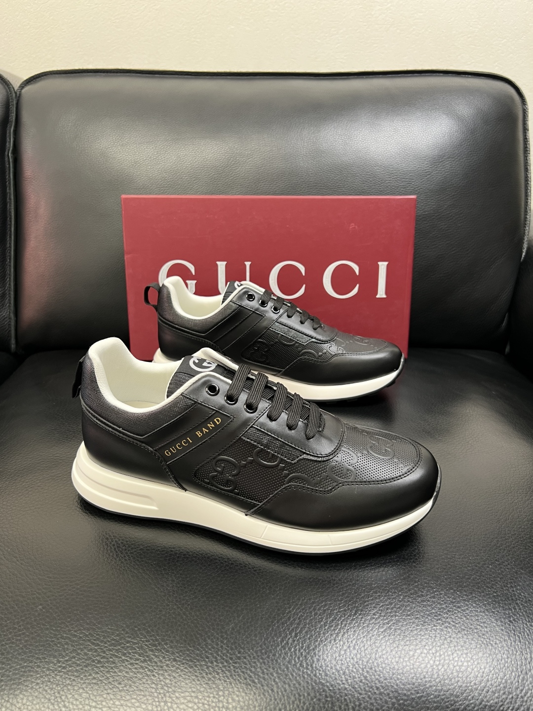 Gucci 高品质 顶级工艺品 古奇专柜新款，原厂配置意大利进口牛皮面料，进口牛皮内里垫，透气舒适，鞋底