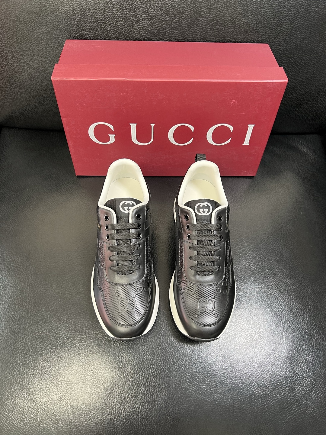 Gucci 高品质 顶级工艺品 古奇专柜新款，原厂配置意大利进口牛皮面料，进口牛皮内里垫，透气舒适，鞋底