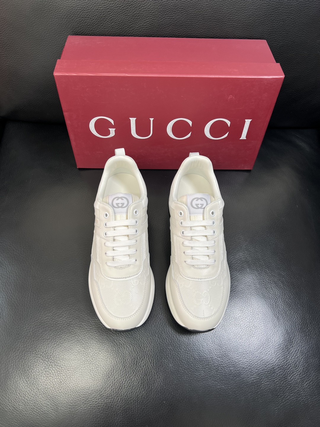 Gucci 高品质 顶级工艺品 古奇专柜新款，原厂配置意大利进口牛皮面料，进口牛皮内里垫，透气舒适，鞋底