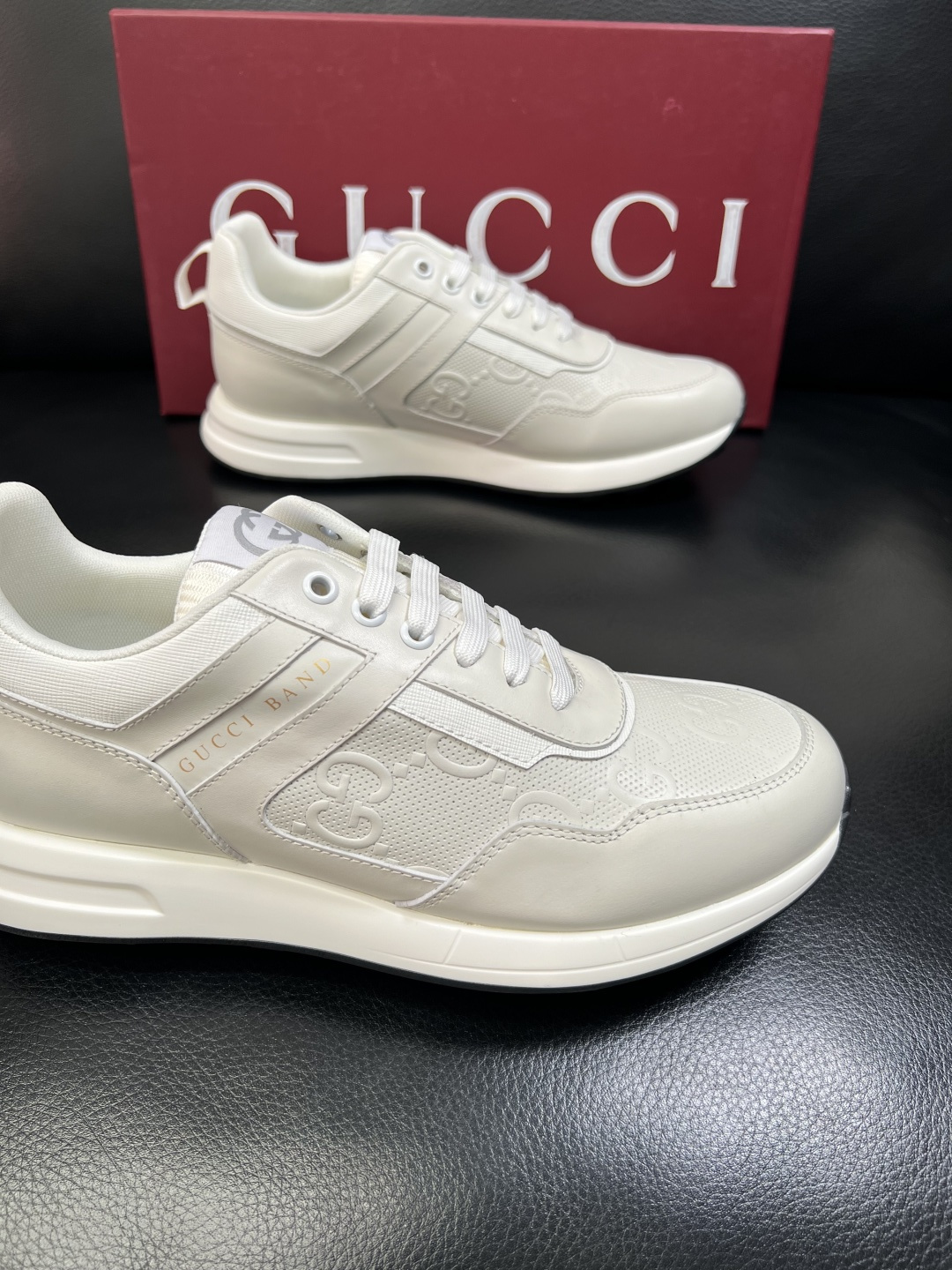 Gucci 高品质 顶级工艺品 古奇专柜新款，原厂配置意大利进口牛皮面料，进口牛皮内里垫，透气舒适，鞋底