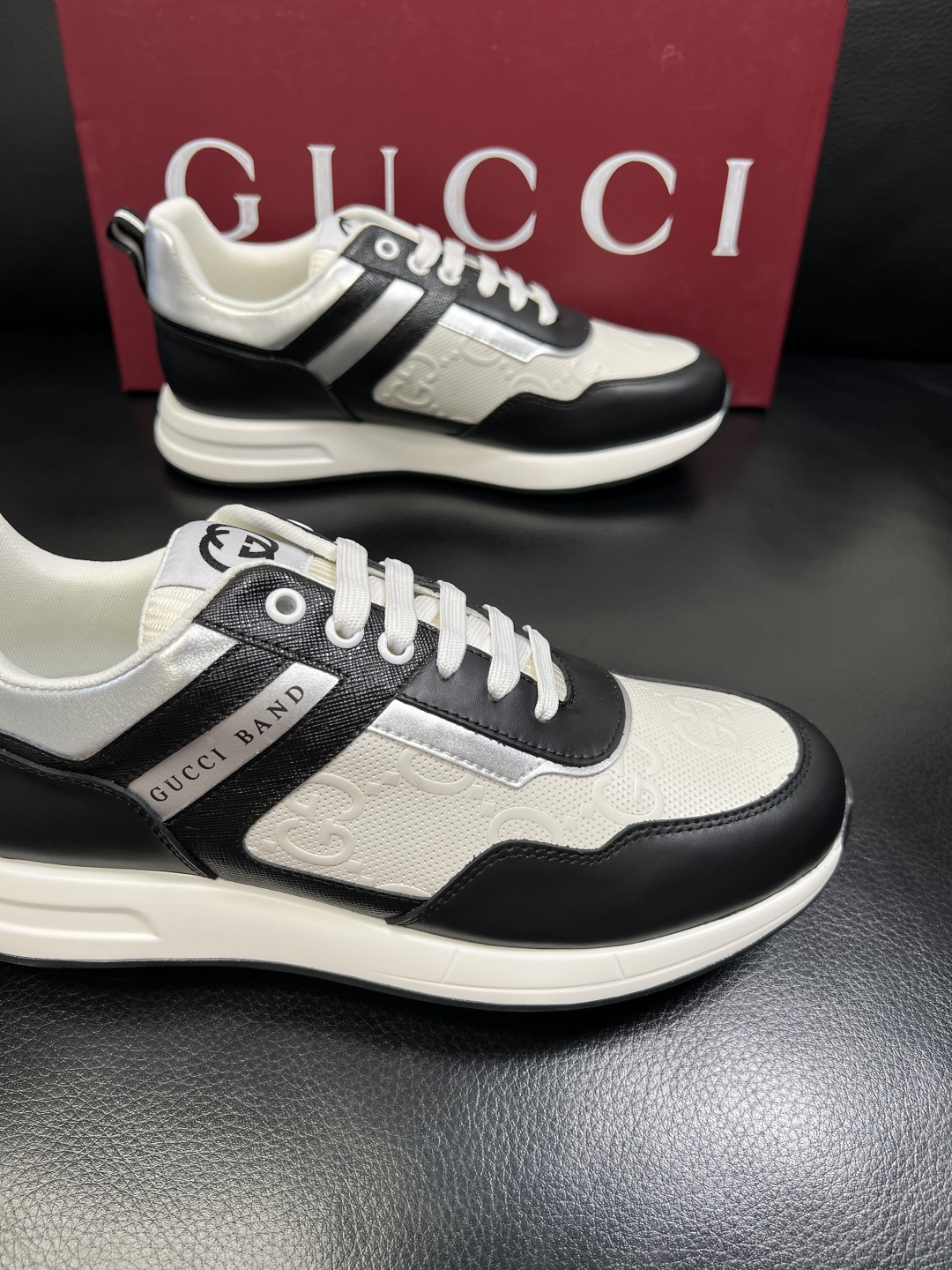 Gucci 高品质 顶级工艺品 古奇专柜新款，原厂配置意大利进口牛皮面料，进口牛皮内里垫，透气舒适，鞋底