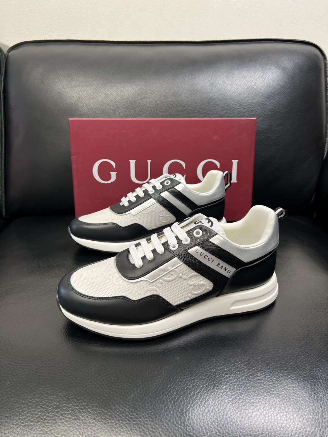 Gucci 高品质 顶级工艺品 古奇专柜新款，原厂配置意大利进口牛皮面料，进口牛皮内里垫，透气舒适，鞋底