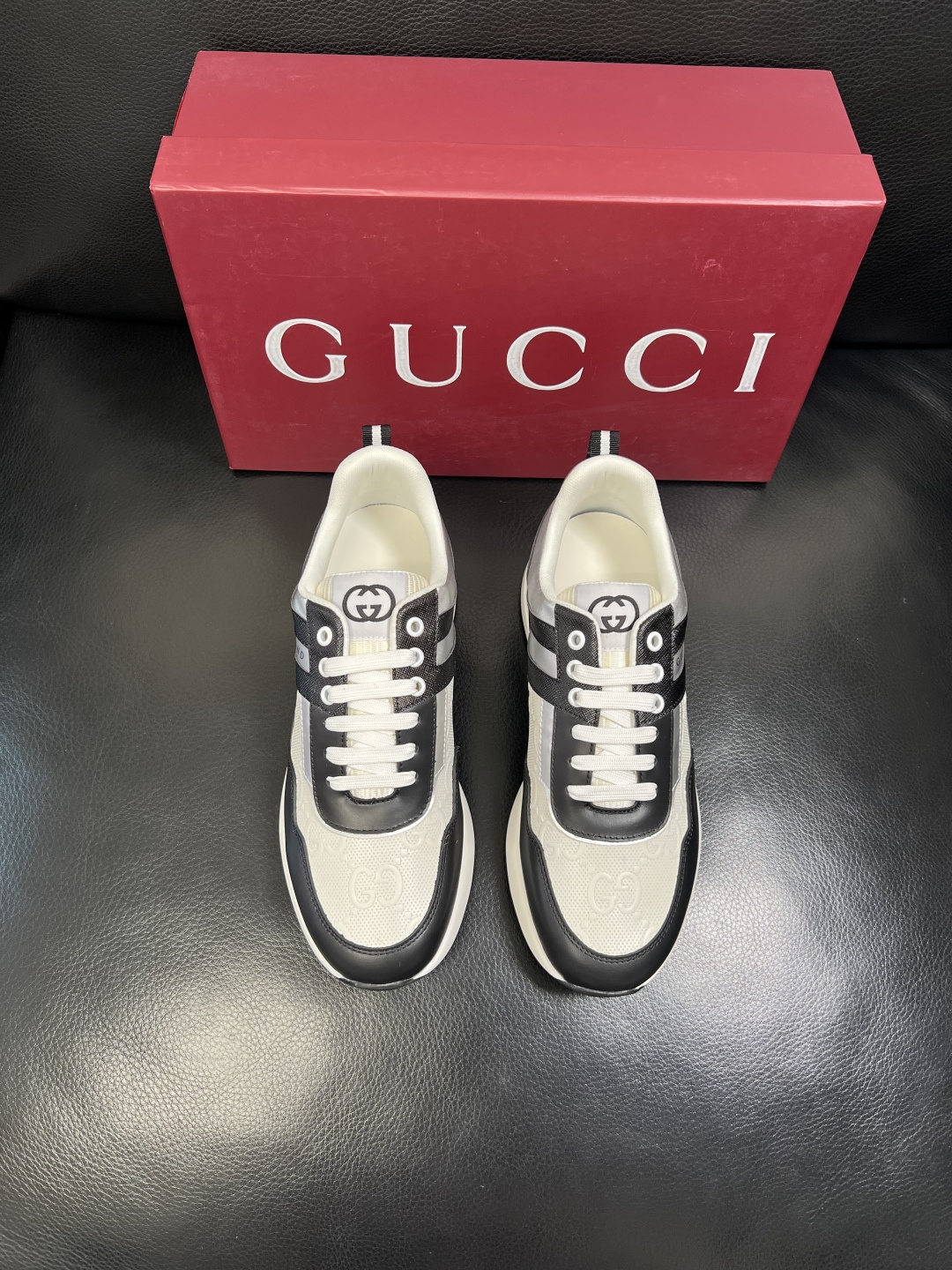 Gucci 高品质 顶级工艺品 古奇专柜新款，原厂配置意大利进口牛皮面料，进口牛皮内里垫，透气舒适，鞋底