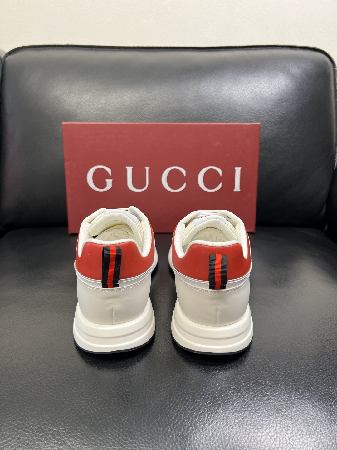 Gucci 高品质 顶级工艺品 古奇专柜新款，原厂配置意大利进口牛皮面料，进口牛皮内里垫，透气舒适，鞋底