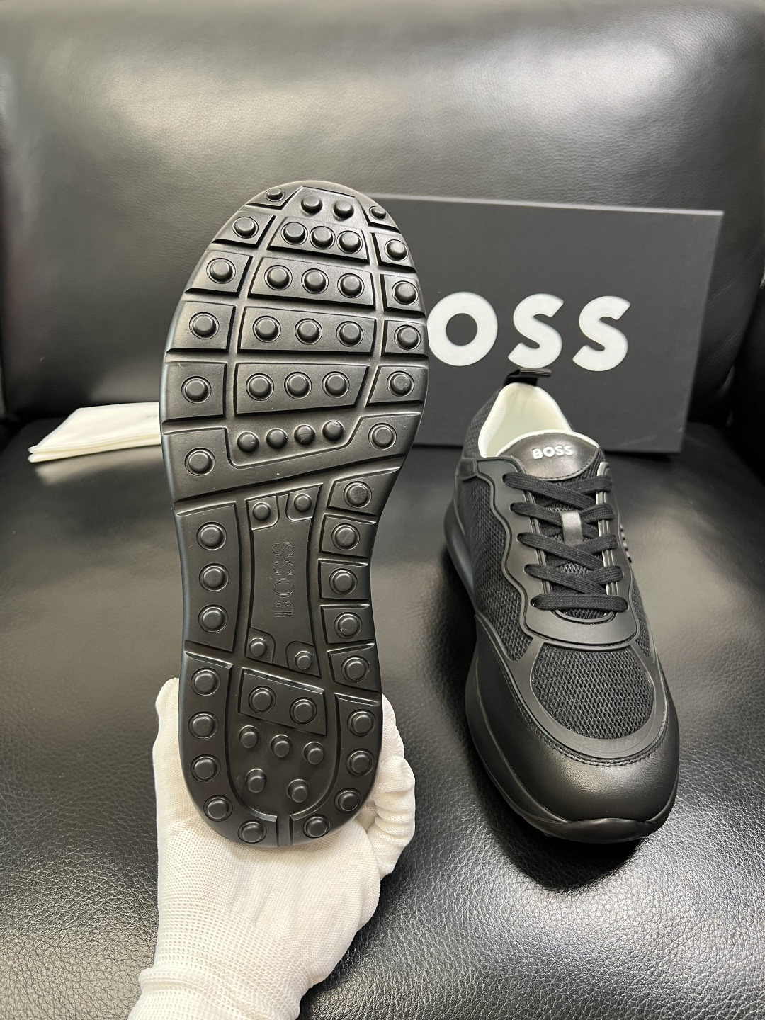 BOSS 高品质 顶级工艺品 博斯 专柜同步原厂配置，意大利进口牛皮面料牛内里垫，高品质拼接复杂工艺，透