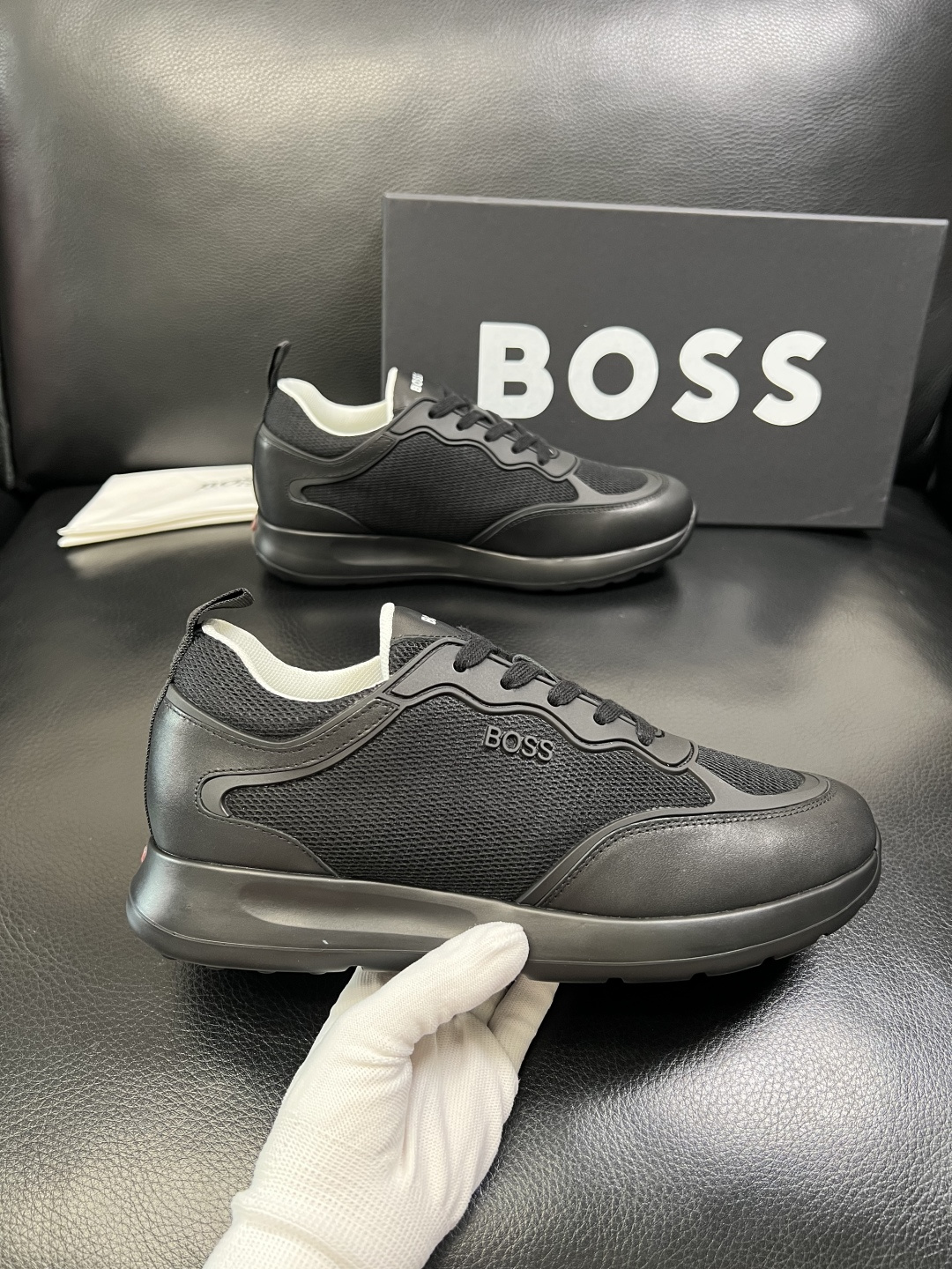 BOSS 高品质 顶级工艺品 博斯 专柜同步原厂配置，意大利进口牛皮面料牛内里垫，高品质拼接复杂工艺，透