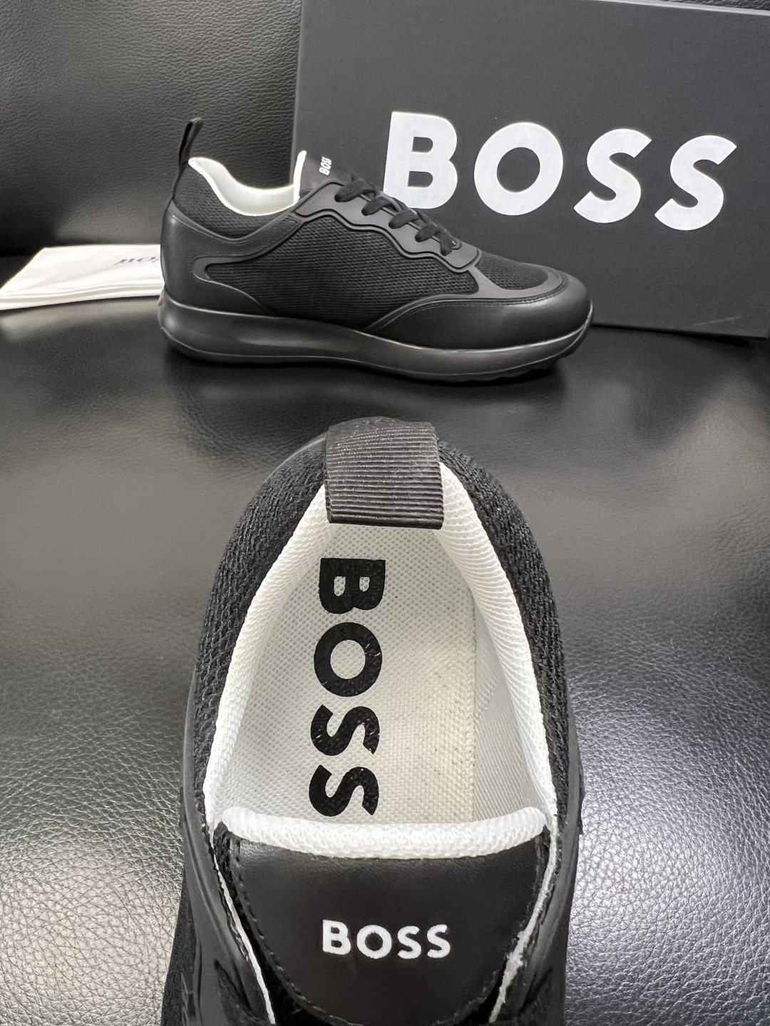 BOSS 高品质 顶级工艺品 博斯 专柜同步原厂配置，意大利进口牛皮面料牛内里垫，高品质拼接复杂工艺，透