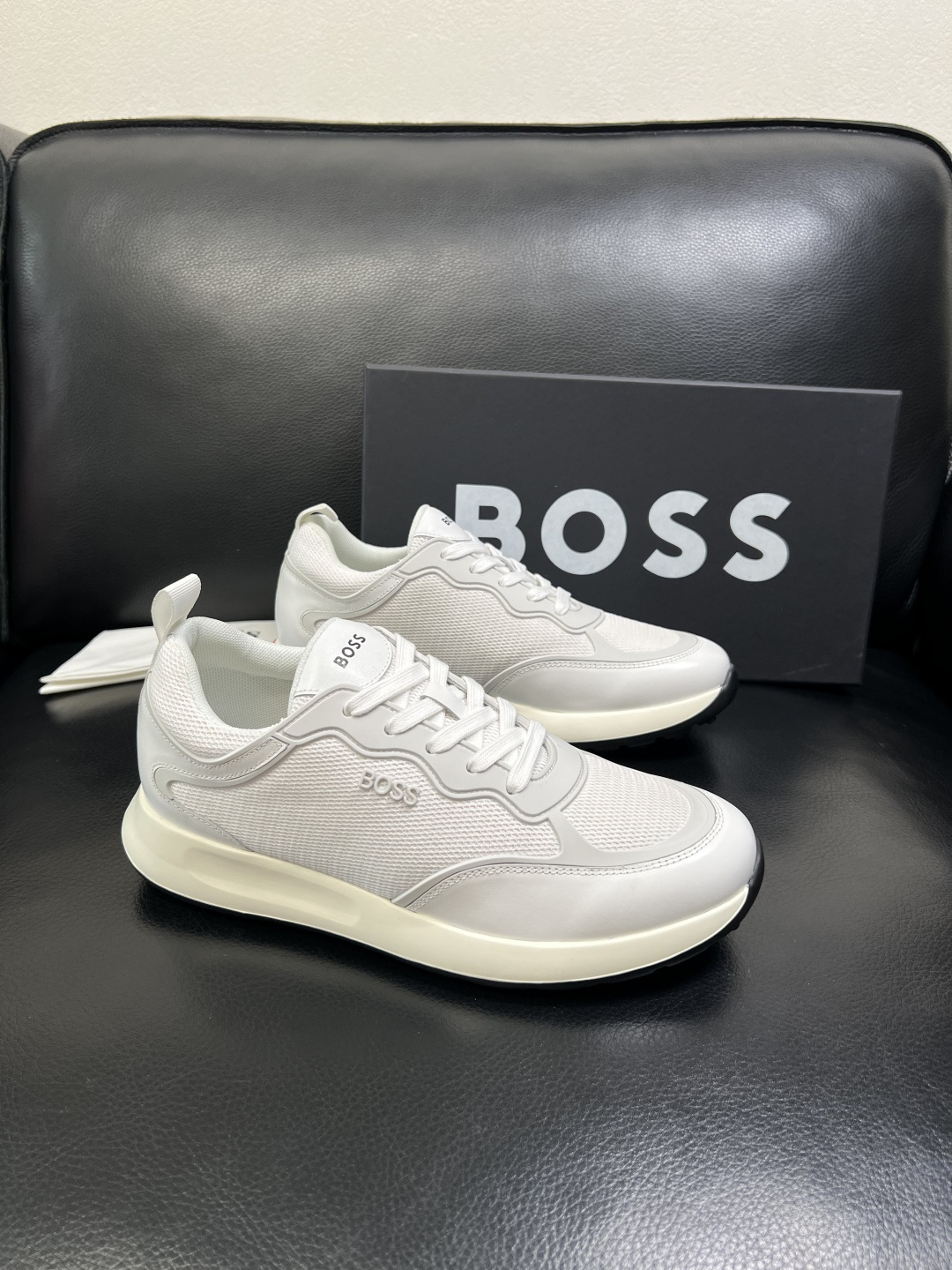 BOSS 高品质 顶级工艺品 博斯 专柜同步原厂配置，意大利进口牛皮面料牛内里垫，高品质拼接复杂工艺，透