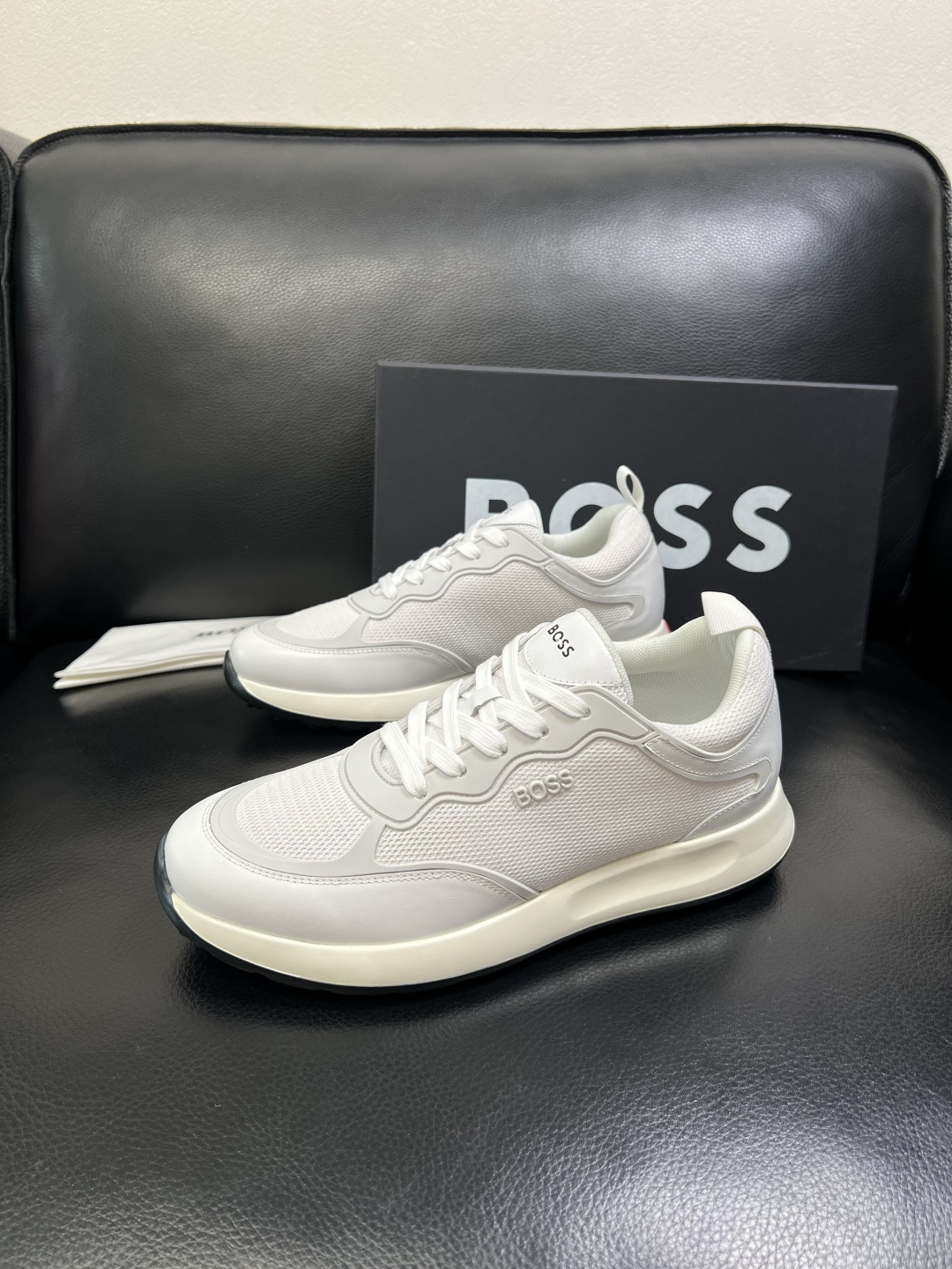 BOSS 高品质 顶级工艺品 博斯 专柜同步原厂配置，意大利进口牛皮面料牛内里垫，高品质拼接复杂工艺，透