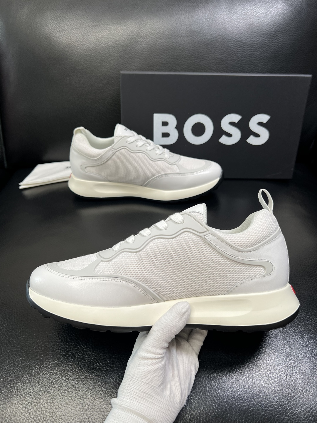 BOSS 高品质 顶级工艺品 博斯 专柜同步原厂配置，意大利进口牛皮面料牛内里垫，高品质拼接复杂工艺，透