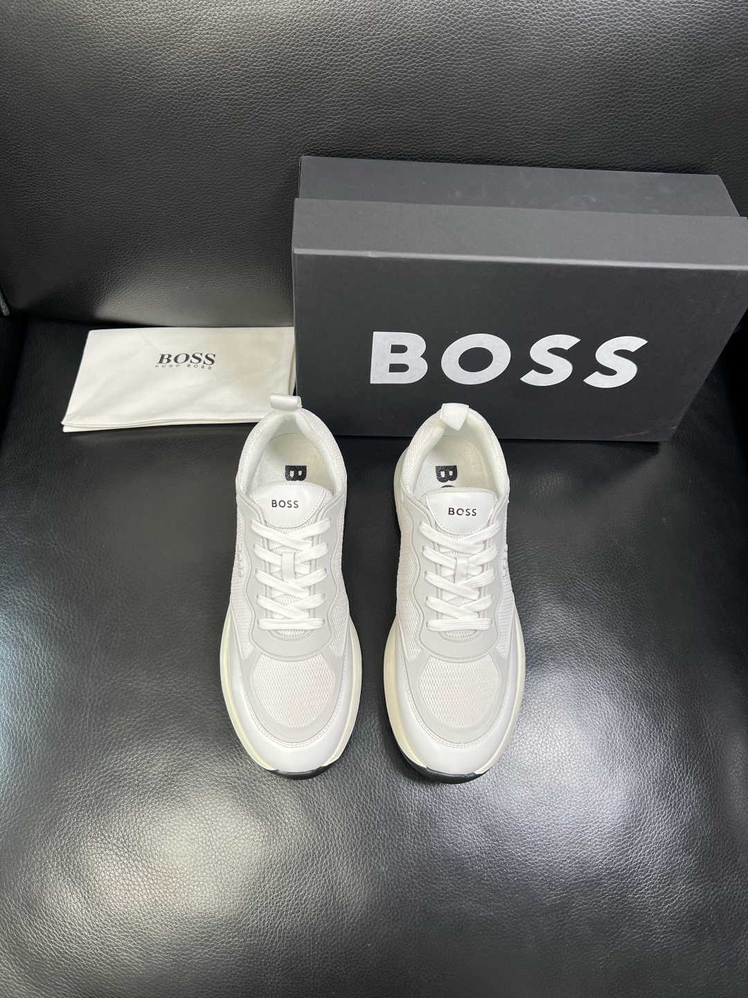 BOSS 高品质 顶级工艺品 博斯 专柜同步原厂配置，意大利进口牛皮面料牛内里垫，高品质拼接复杂工艺，透