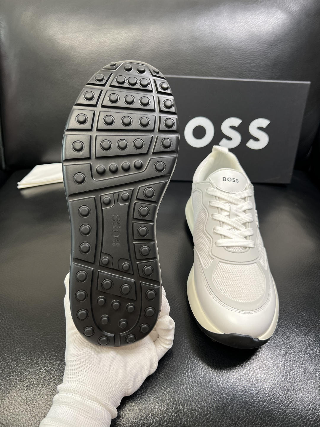 BOSS 高品质 顶级工艺品 博斯 专柜同步原厂配置，意大利进口牛皮面料牛内里垫，高品质拼接复杂工艺，透