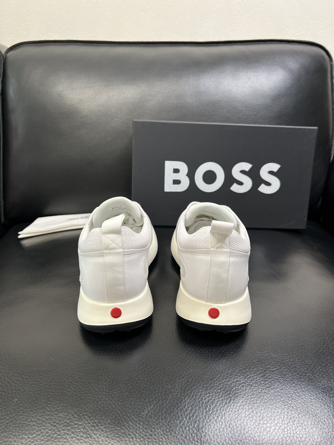 BOSS 高品质 顶级工艺品 博斯 专柜同步原厂配置，意大利进口牛皮面料牛内里垫，高品质拼接复杂工艺，透