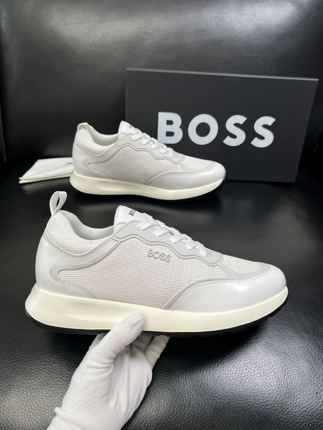 BOSS 高品质 顶级工艺品 博斯 专柜同步原厂配置，意大利进口牛皮面料牛内里垫，高品质拼接复杂工艺，透