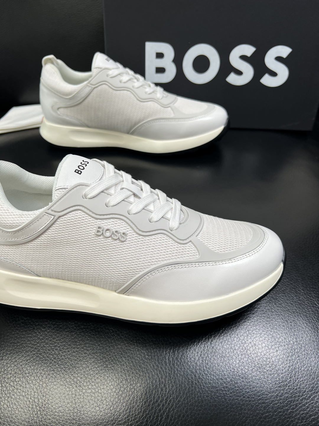 BOSS 高品质 顶级工艺品 博斯 专柜同步原厂配置，意大利进口牛皮面料牛内里垫，高品质拼接复杂工艺，透