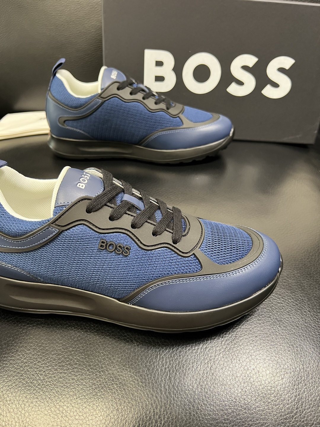 BOSS 高品质 顶级工艺品 博斯 专柜同步原厂配置，意大利进口牛皮面料牛内里垫，高品质拼接复杂工艺，透