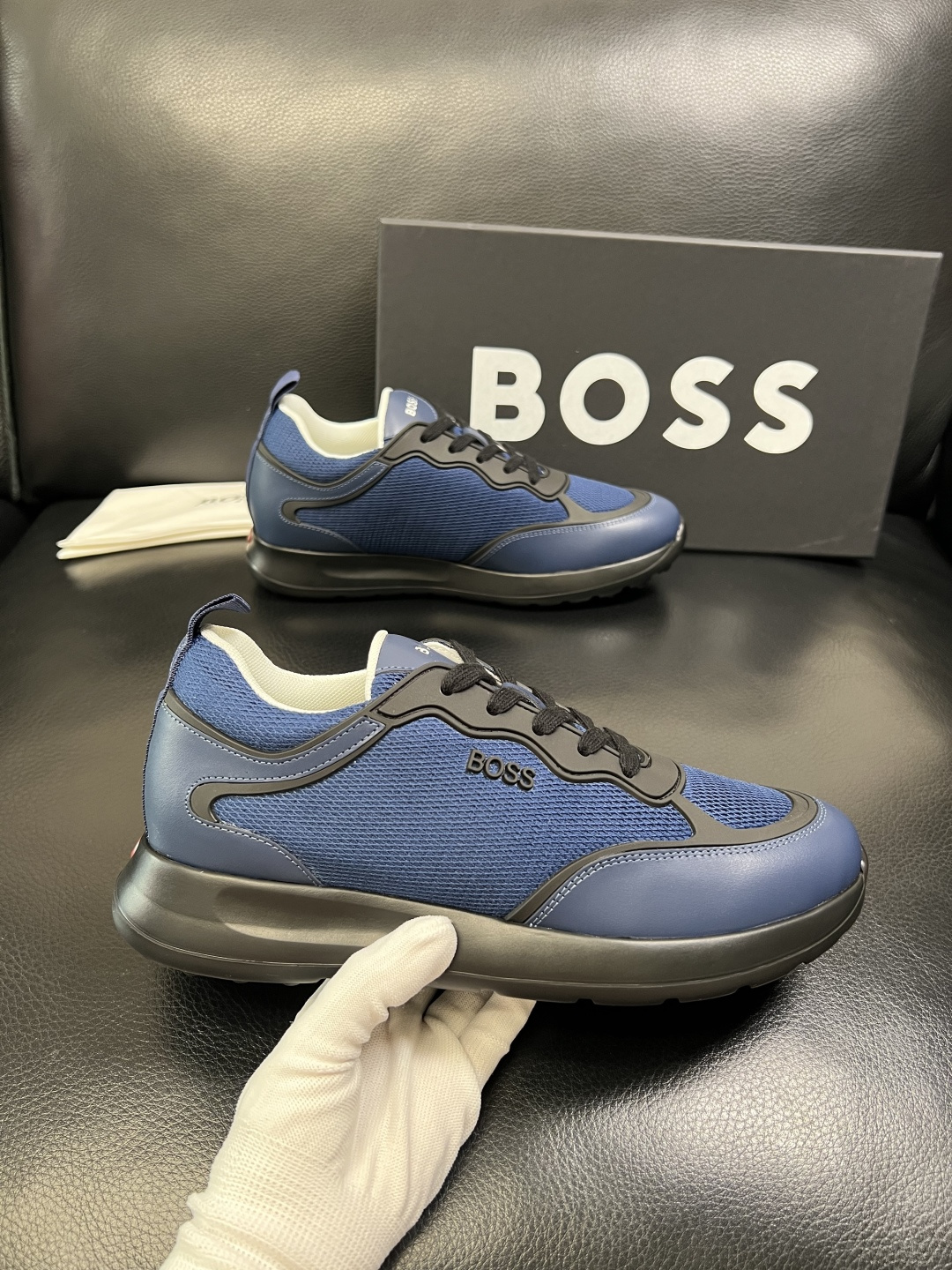 BOSS 高品质 顶级工艺品 博斯 专柜同步原厂配置，意大利进口牛皮面料牛内里垫，高品质拼接复杂工艺，透