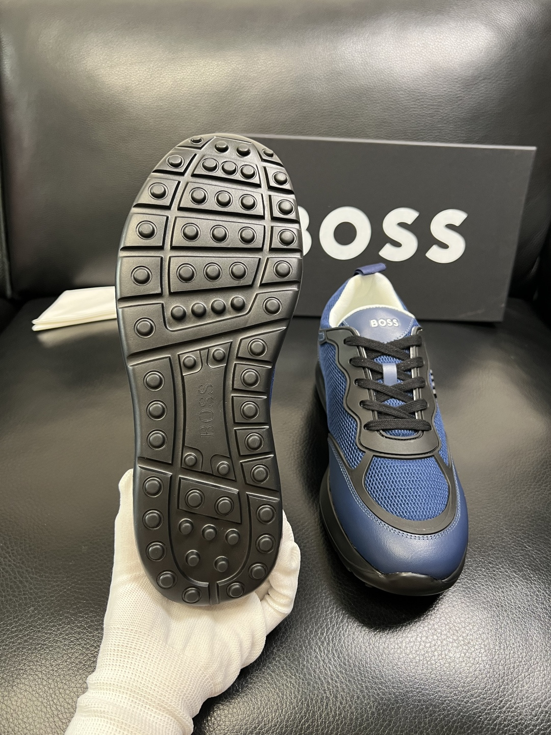 BOSS 高品质 顶级工艺品 博斯 专柜同步原厂配置，意大利进口牛皮面料牛内里垫，高品质拼接复杂工艺，透